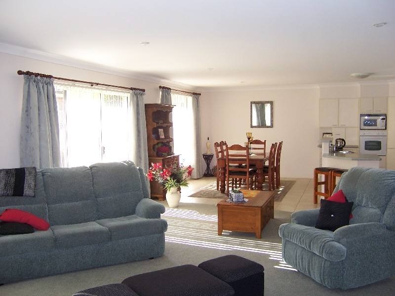 2 / 37 Akala Avenue, Forster NSW 2428