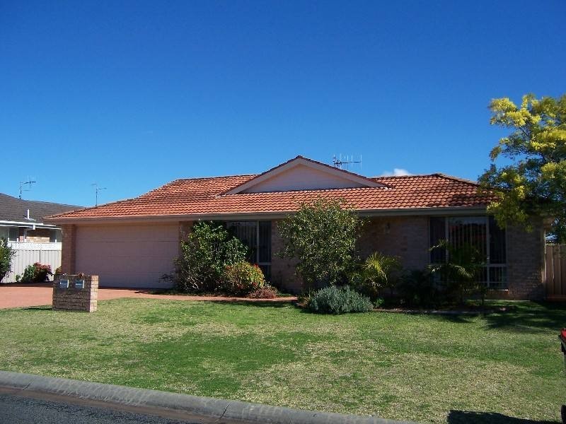 1 / 61 Amanda Crescent, Forster NSW 2428
