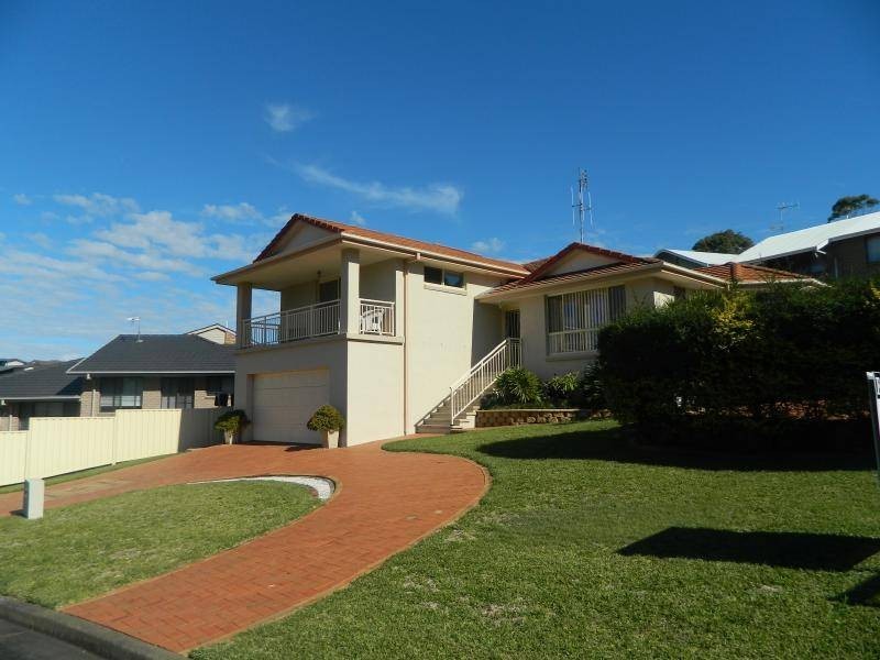 1 Affleck Close, Forster NSW 2428