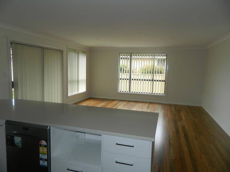 2/32 Amanda Crescent, Forster NSW 2428