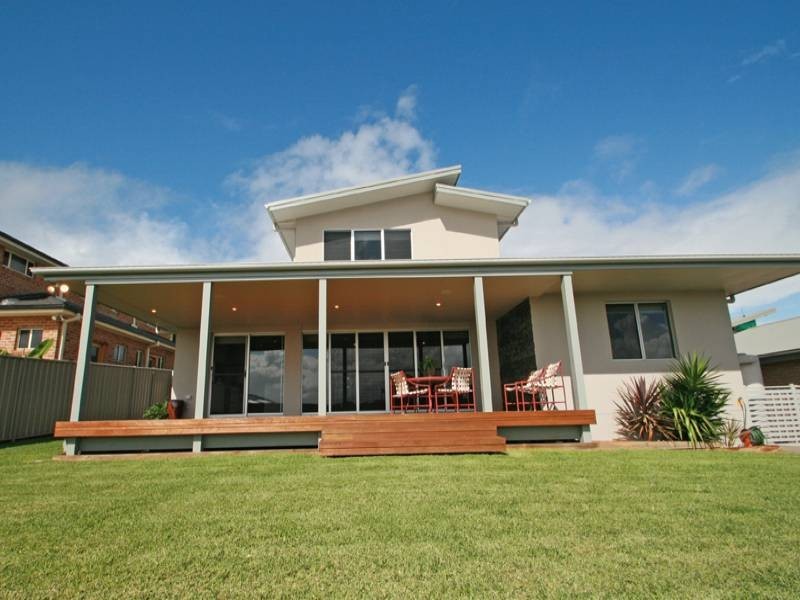 17 Isabella Parade, Forster NSW 2428