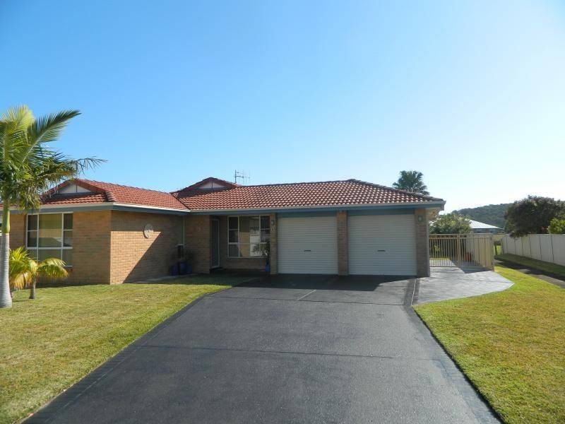 8 Tandara Place, Forster NSW 2428