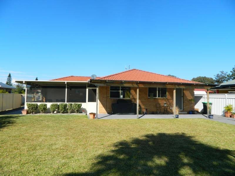 8 Tandara Place, Forster NSW 2428