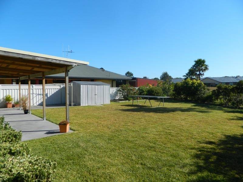 8 Tandara Place, Forster NSW 2428