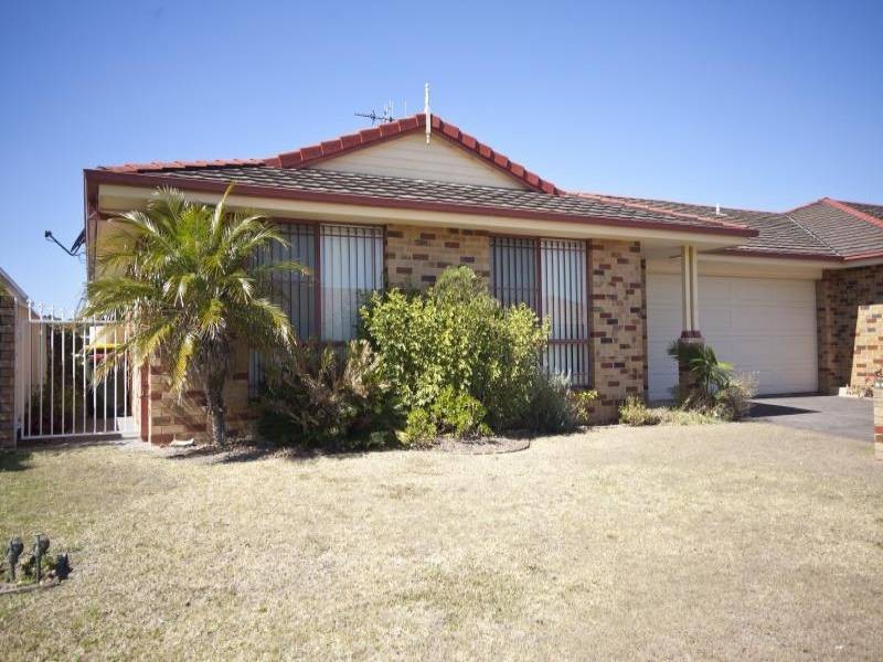 2/2 Lisa Place, Forster NSW 2428