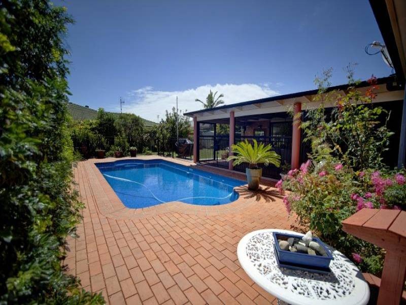 4 Riana Crescent, Forster NSW 2428