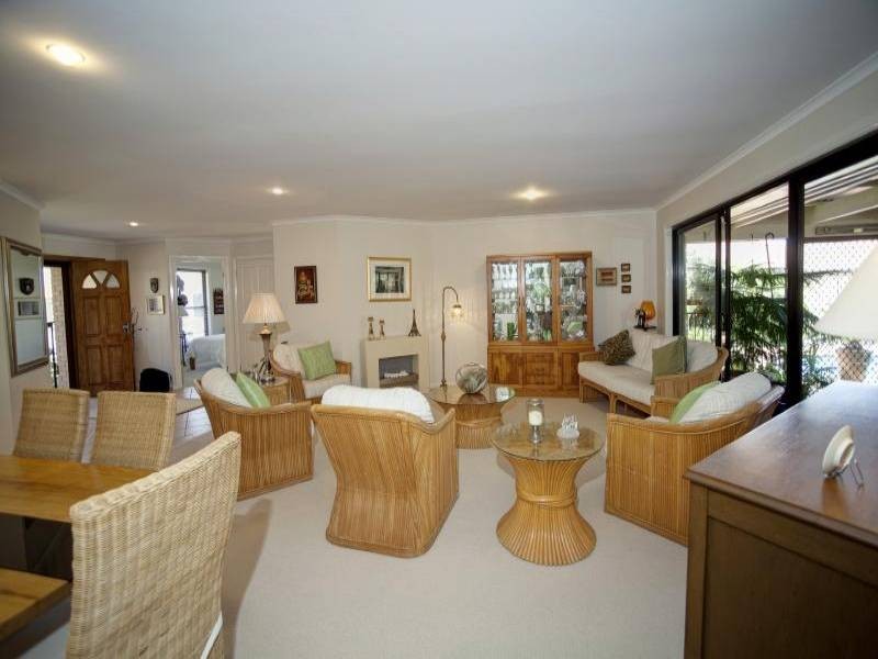 4 Riana Crescent, Forster NSW 2428
