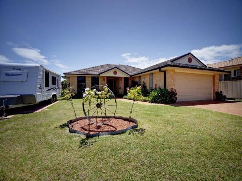 4 Riana Crescent, Forster NSW 2428