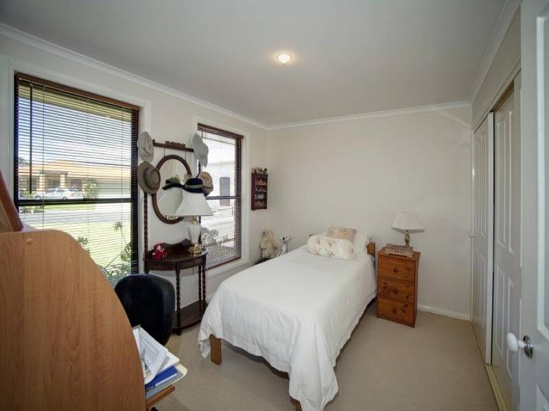 4 Riana Crescent, Forster NSW 2428