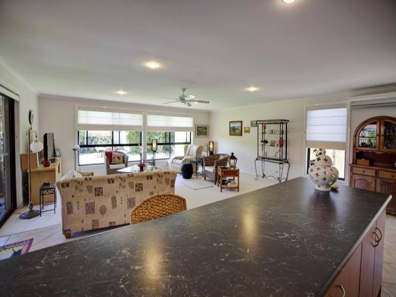 4 Riana Crescent, Forster NSW 2428