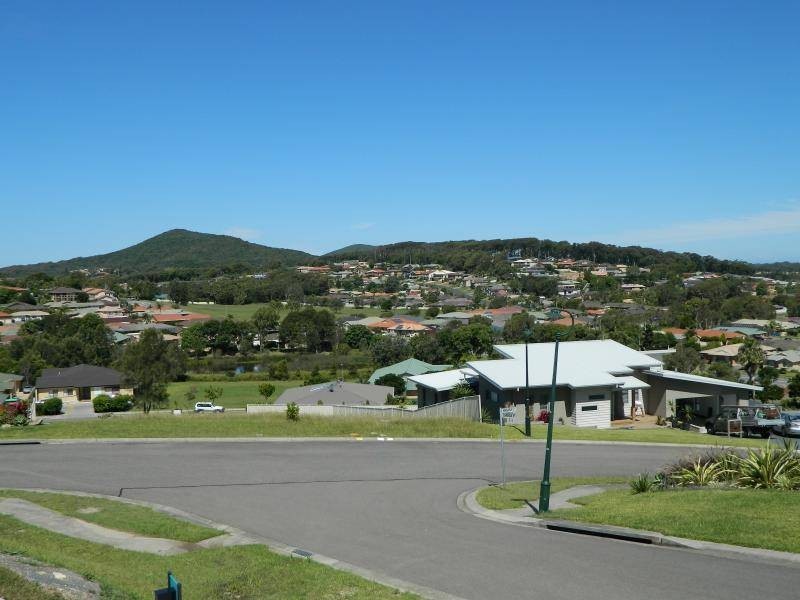 4 Carinda Place, Forster NSW 2428