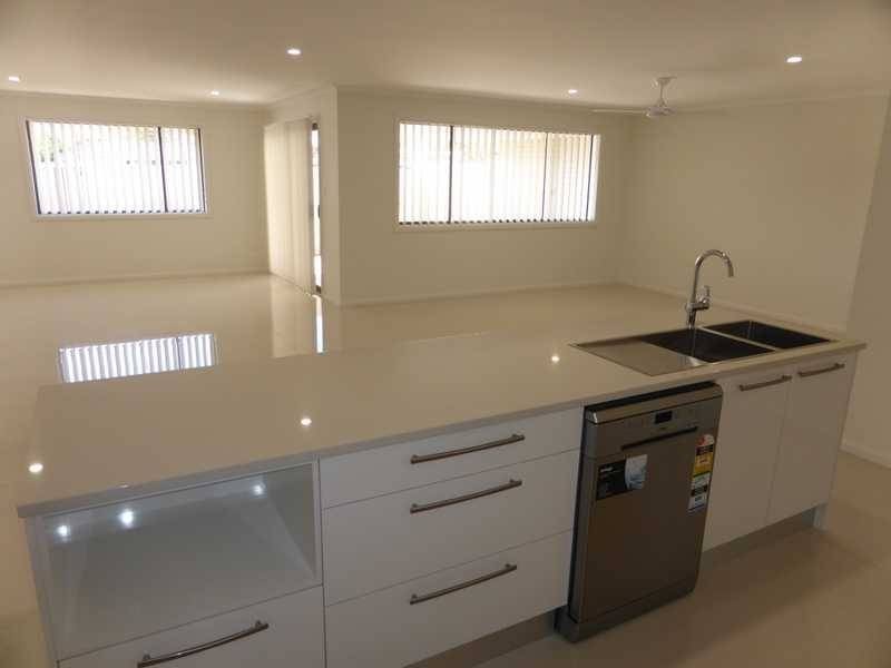 2/1 Cedar Grove, Forster NSW 2428