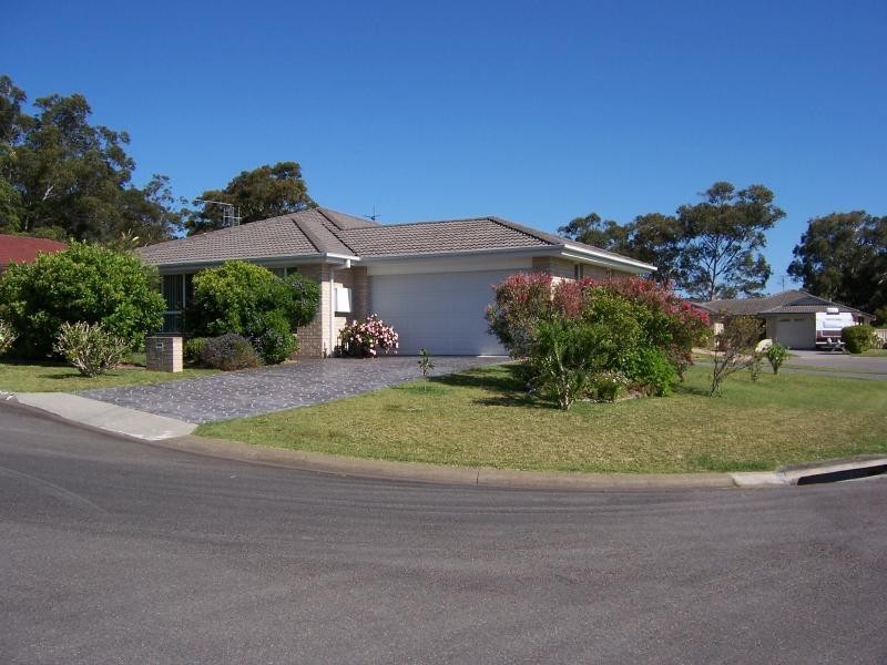 2/19 The Mews, Forster NSW 2428