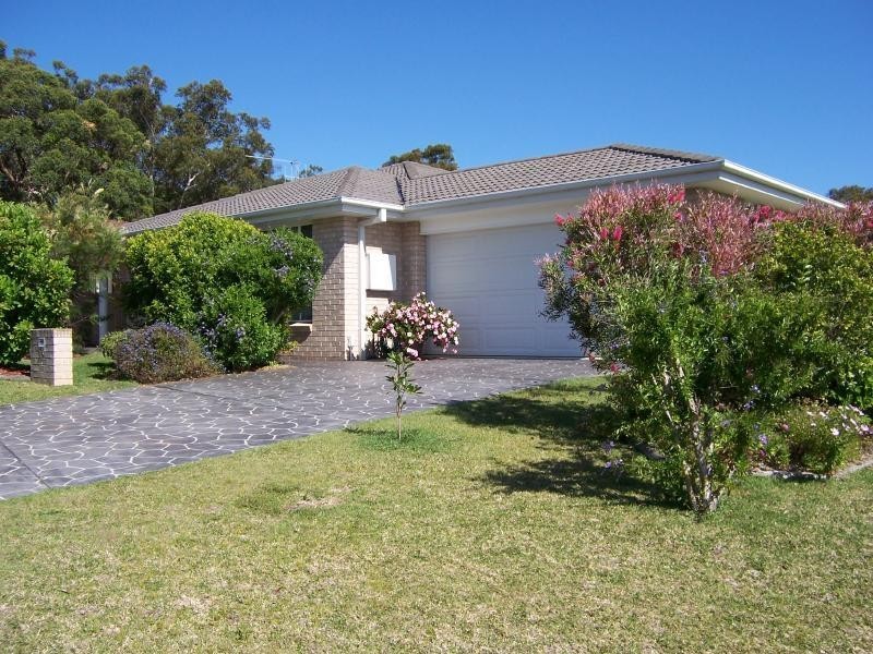 2/19 The Mews, Forster NSW 2428