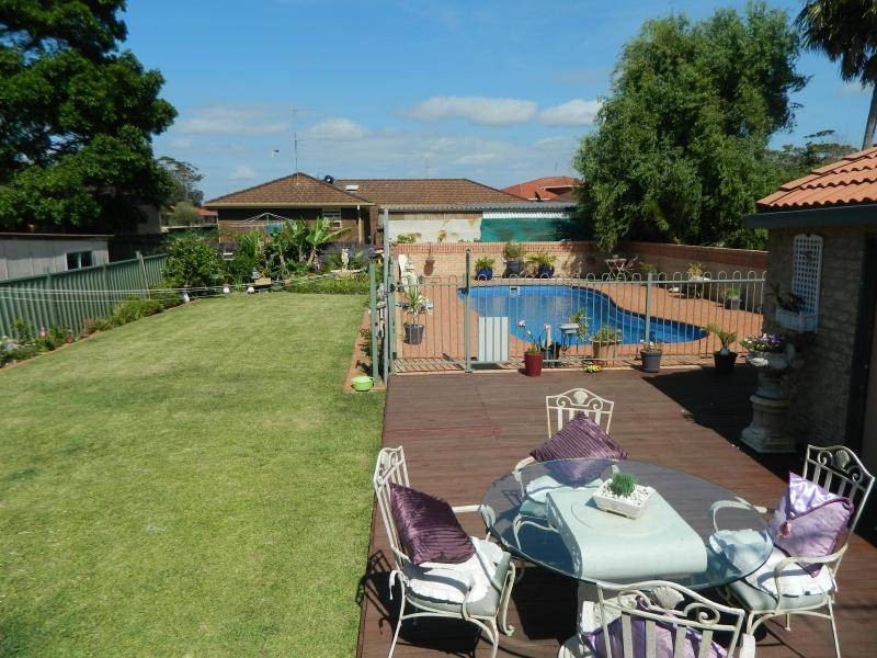 12 Bent Street, Tuncurry NSW 2428