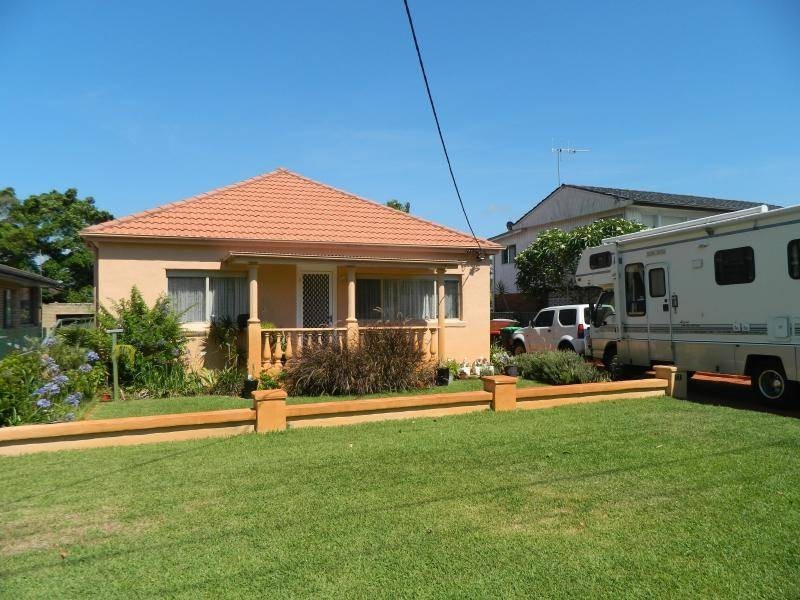 12 Bent Street, Tuncurry NSW 2428