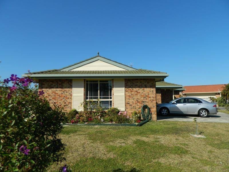 1/7 Mayfair Place, Forster NSW 2428