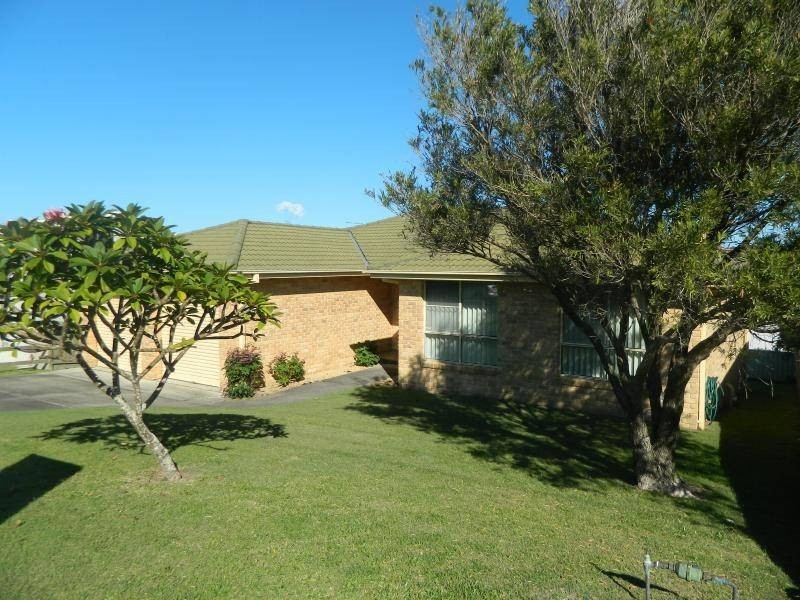 16 Sunbakers Drive, Forster NSW 2428