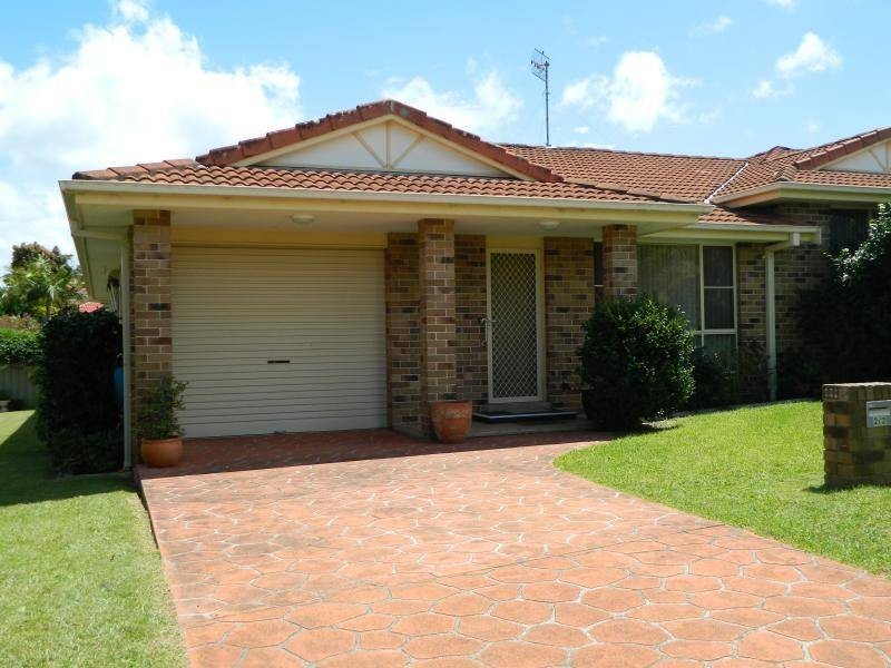 2/2 Wills Court, Forster NSW 2428