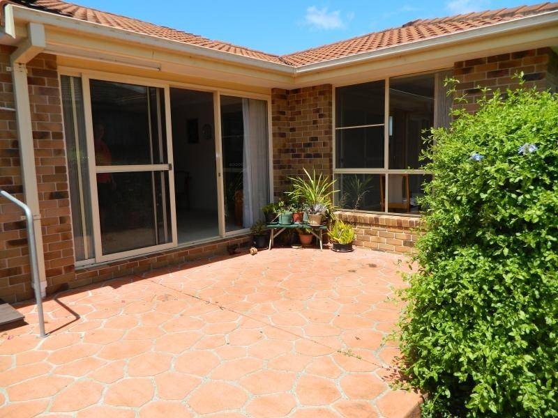 2/2 Wills Court, Forster NSW 2428