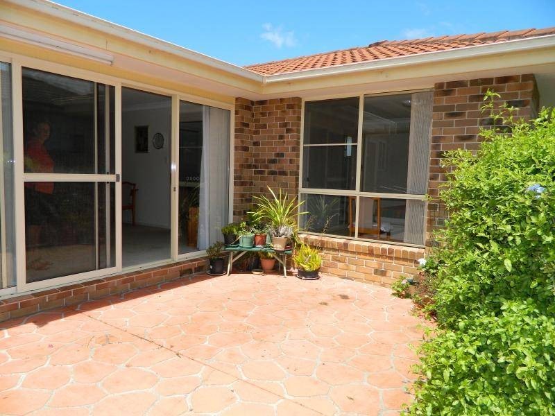 2/2 Wills Court, Forster NSW 2428