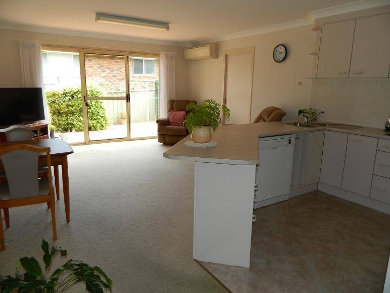 2/2 Wills Court, Forster NSW 2428