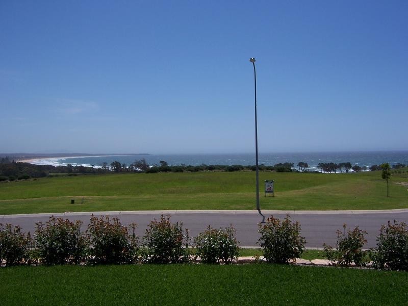 13 Torquay Circuit, Red Head NSW 2430