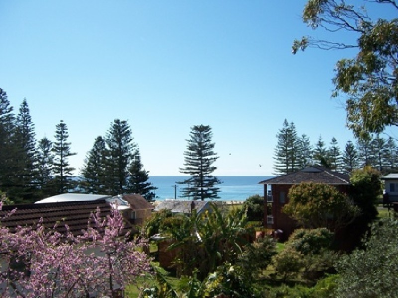 6 Surfview Avenue, Hallidays Point NSW 2430