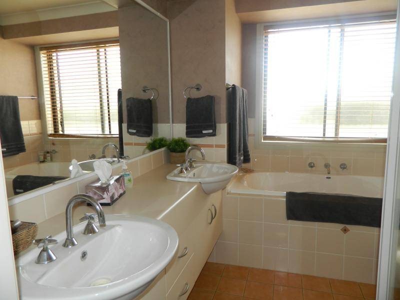 60 Wamara Crescent, Forster NSW 2428