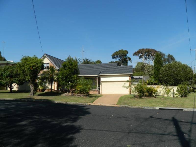 90 Strand Street, Forster NSW 2428