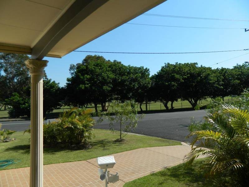 90 Strand Street, Forster NSW 2428