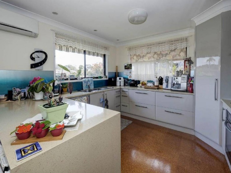 90 Elizabeth Parade, Forster NSW 2428