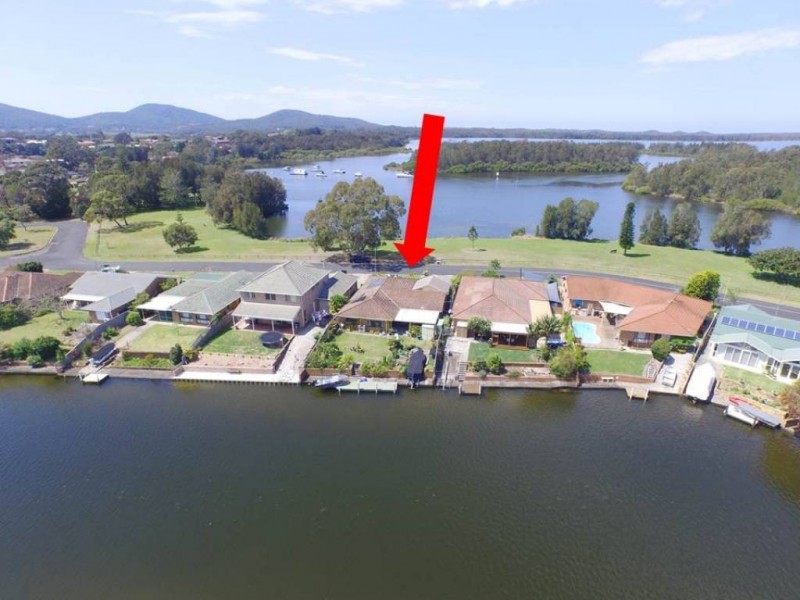 90 Elizabeth Parade, Forster NSW 2428