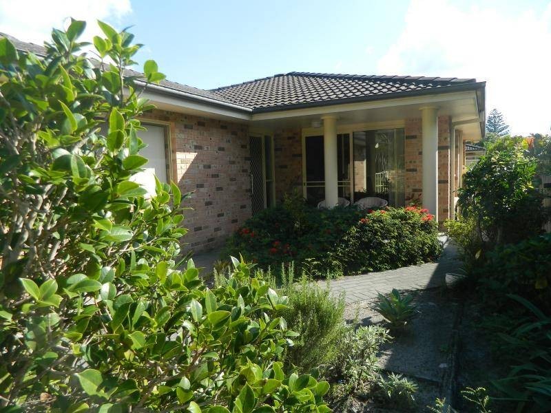 1/5 Cross Street, Forster NSW 2428