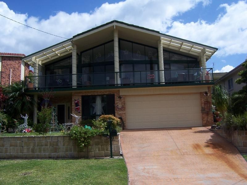 13 Colliton Parade, Forster NSW 2428