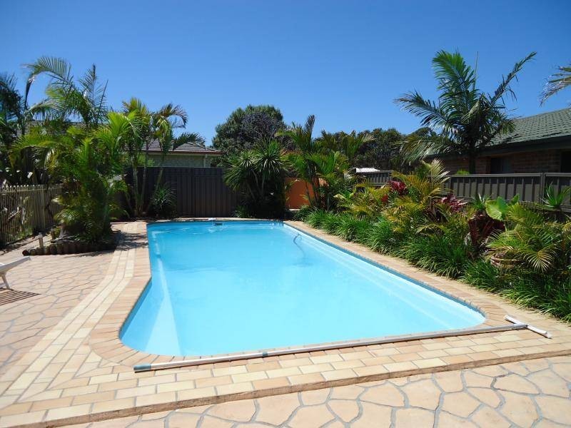 11 Greenview Place, Forster NSW 2428