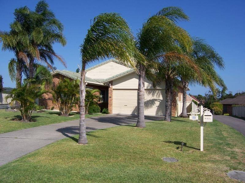 11 Greenview Place, Forster NSW 2428