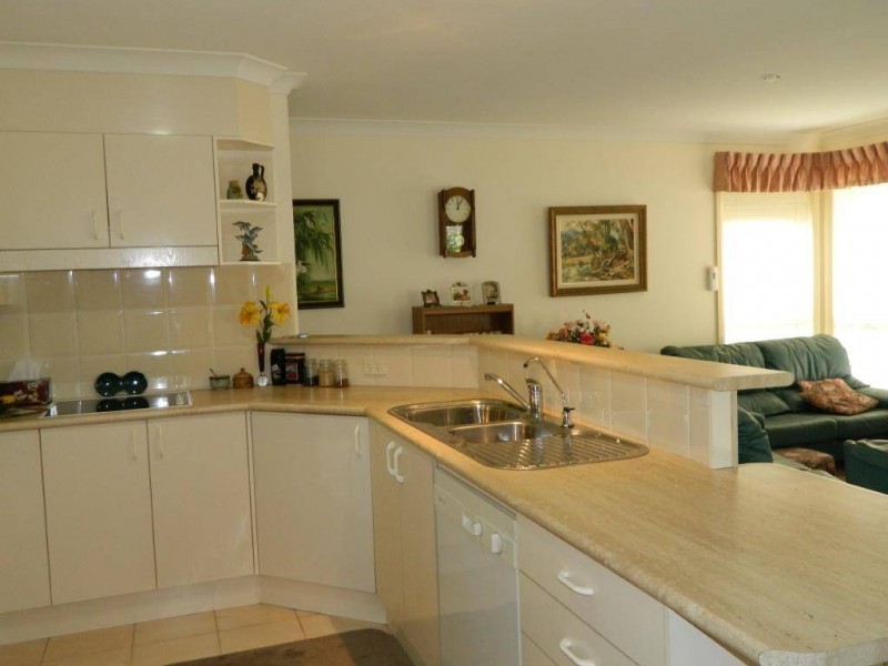 2/5 Cross Street, Forster NSW 2428