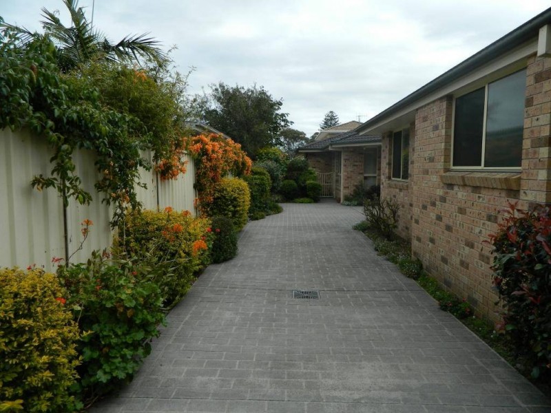 2/5 Cross Street, Forster NSW 2428