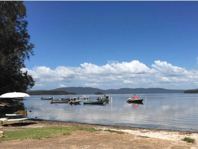 12 Greenpoint Drive, Green Point NSW 2428