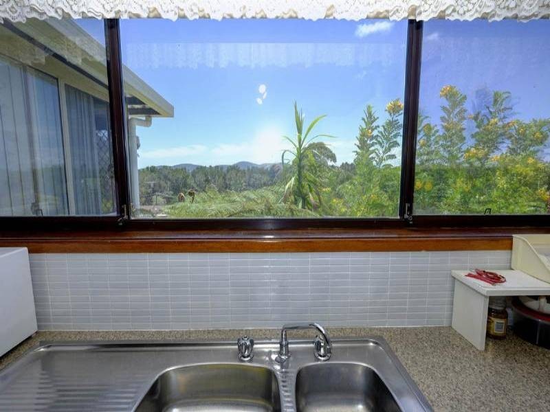 12 Greenpoint Drive, Green Point NSW 2428