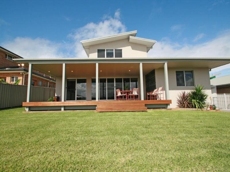 17 Isabella Parade, Forster NSW 2428