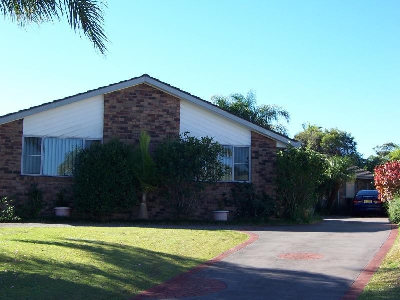 2/21 Burke Close, Forster NSW 2428