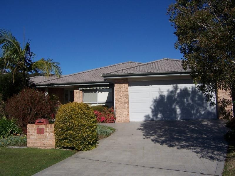 6 Areca Court, Forster NSW 2428