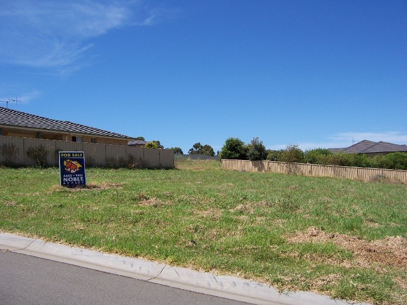 8 Leonardo Avenue, Forster NSW 2428