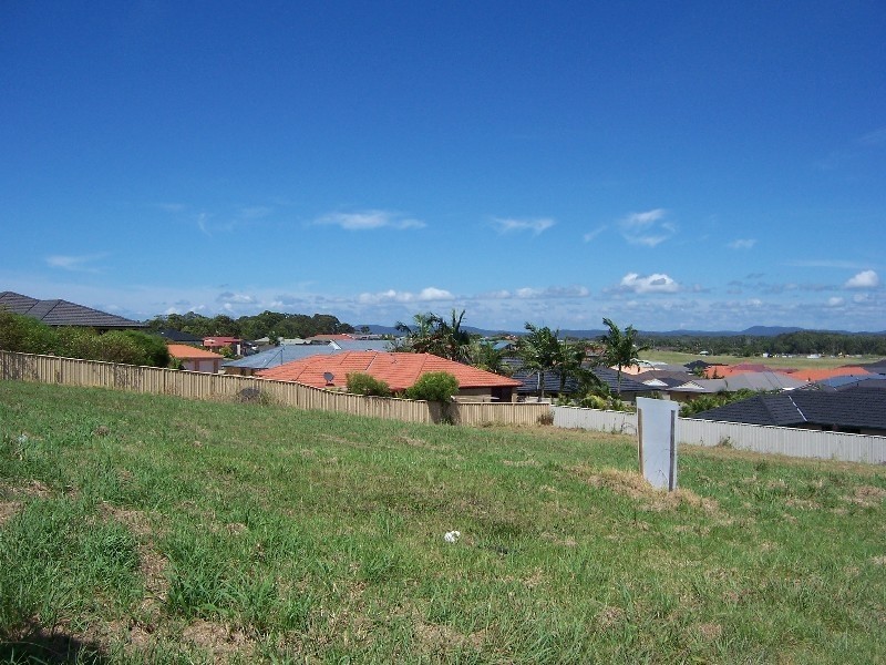 8 Leonardo Avenue, Forster NSW 2428