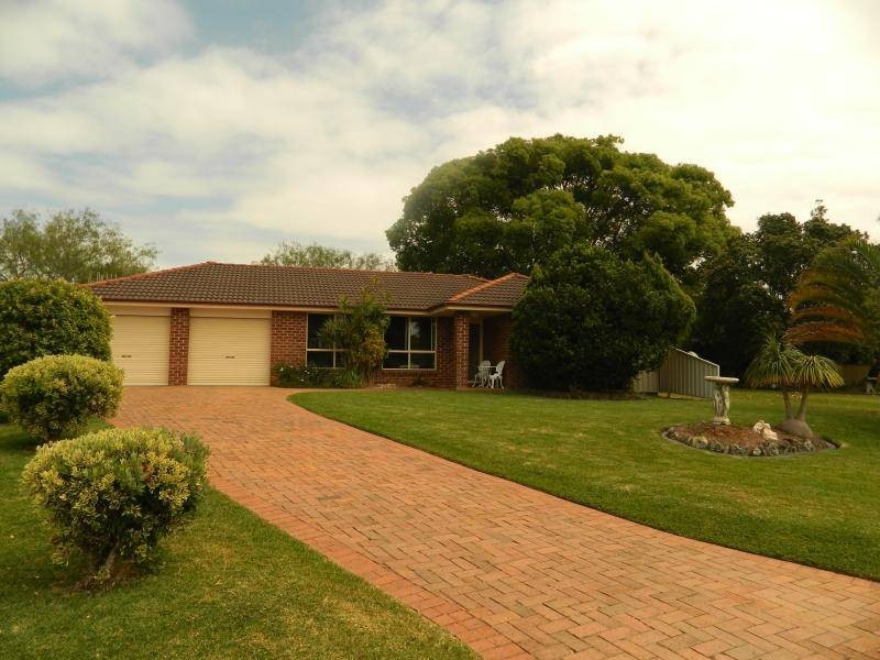 4 Greenview Close, Forster NSW 2428