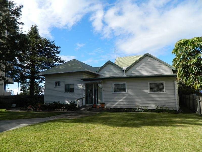 16 Manning Street, Tuncurry NSW 2428
