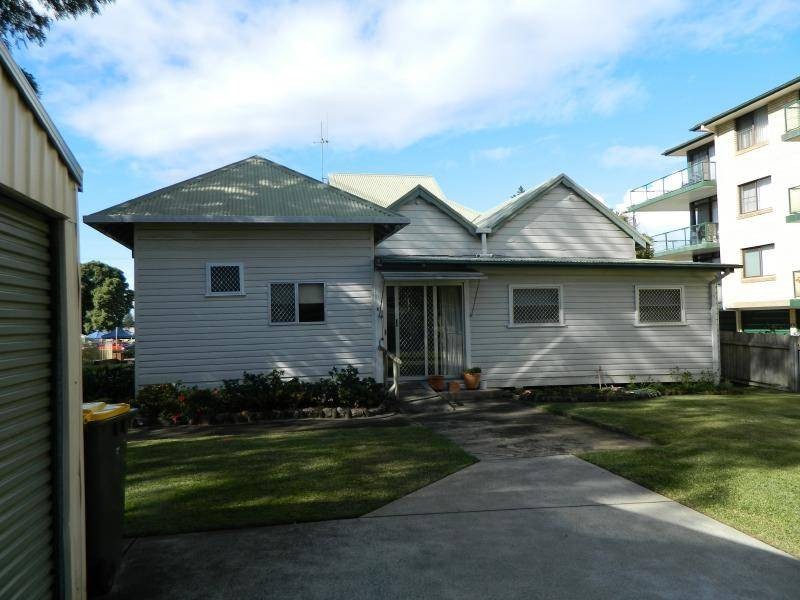 16 Manning Street, Tuncurry NSW 2428