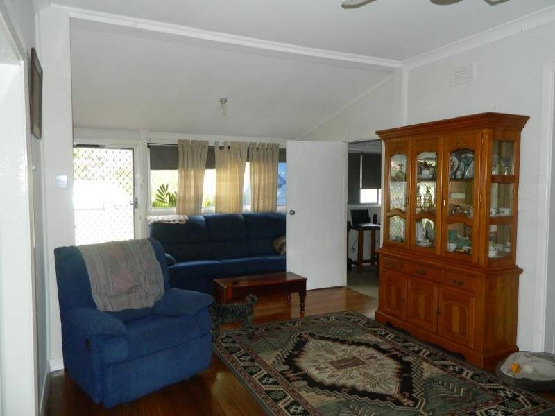33 Tuncurry Street, Tuncurry NSW 2428